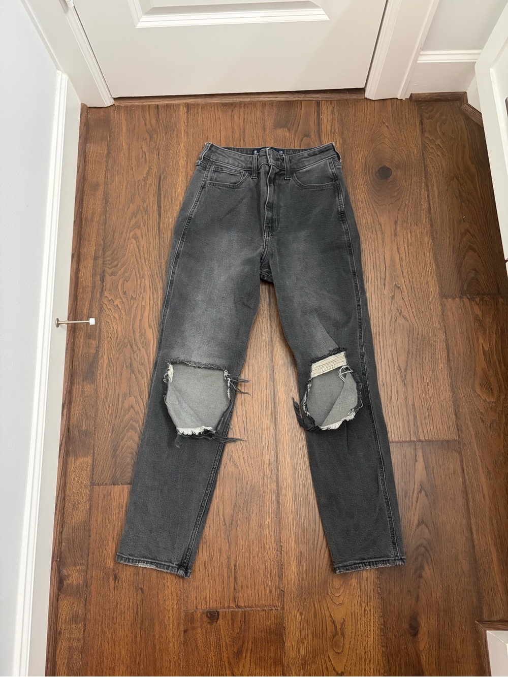 Ultra High Rise Distressed Knee Mom Jeans